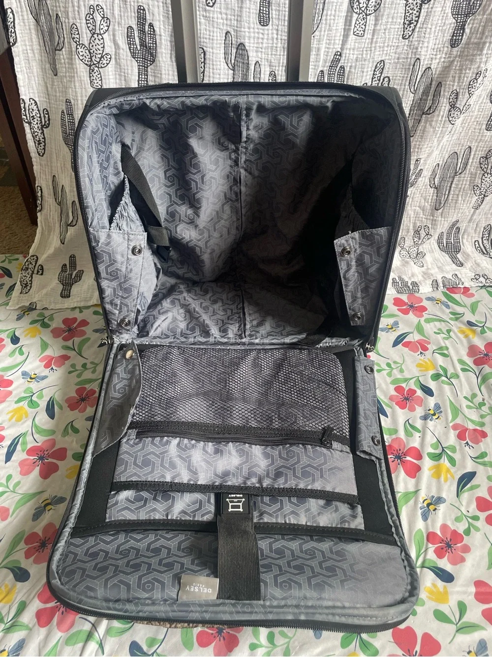 Delsey Paris Helium DLX Wheeled Underseater